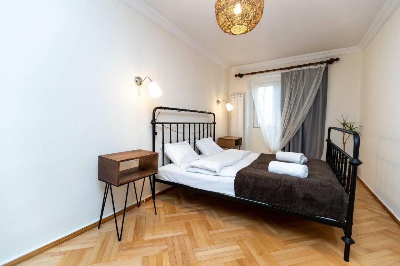 Wehost Cosy Apartment Tbilisi ภายนอก รูปภาพ
